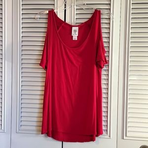 Bare shoulder sleved top